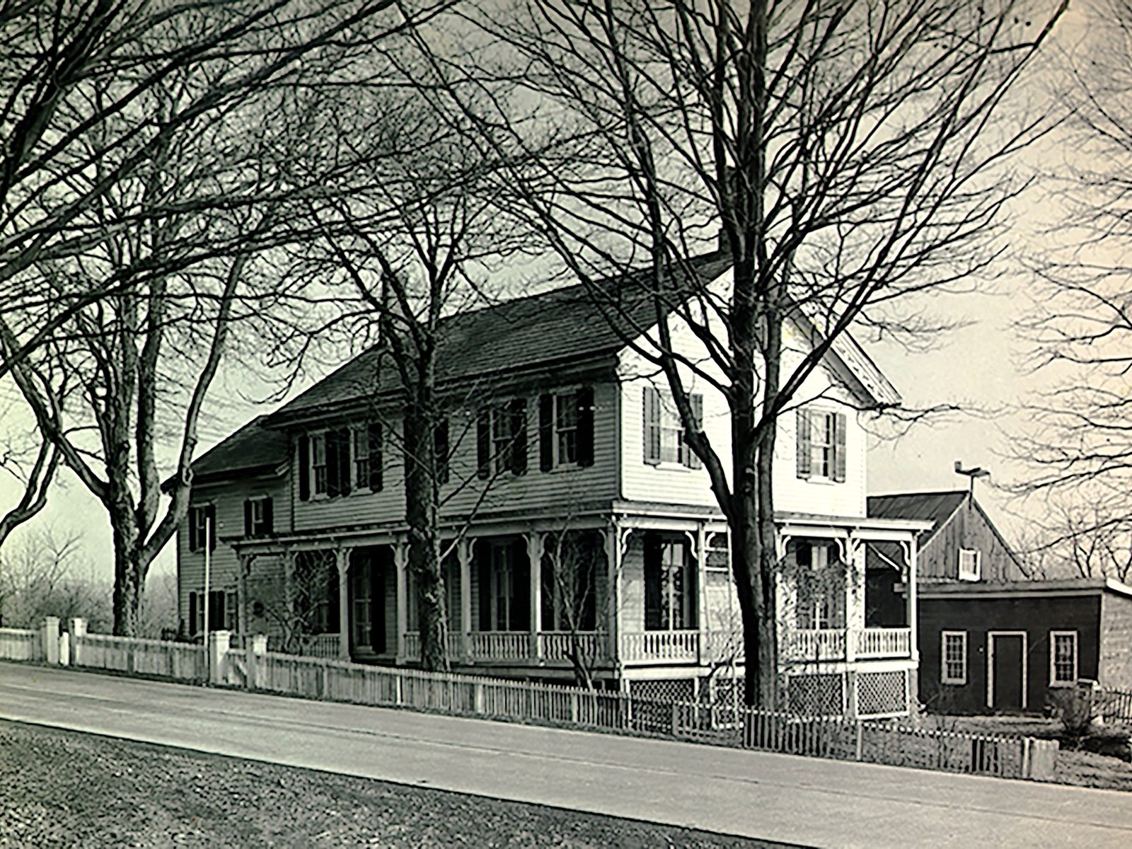 Landmark Inn